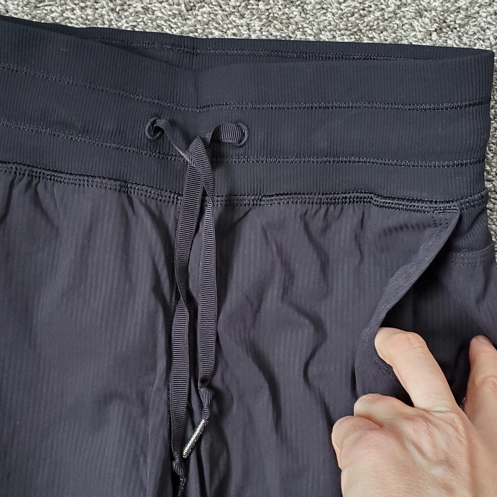 Lululemon Dance Studio Cropped Jogger Pant LIKE NEW size 2 - Picture 6 of 13